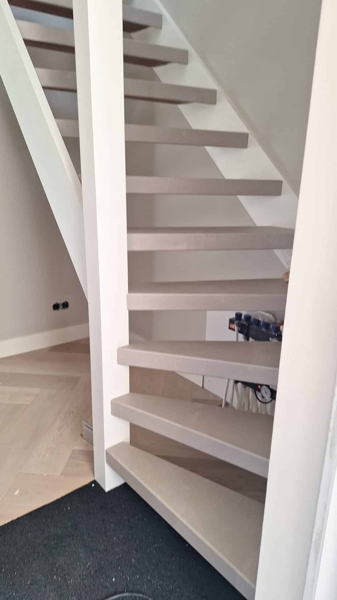 Traprenovatie met nieuwe overzettreden
